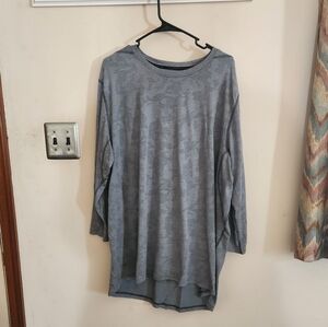 🎉 Men's Gray Camo Under Armour Long Sleeve